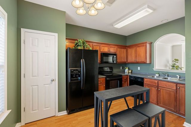 1007 Cashmere Dr, Thompsons Station, TN 37179