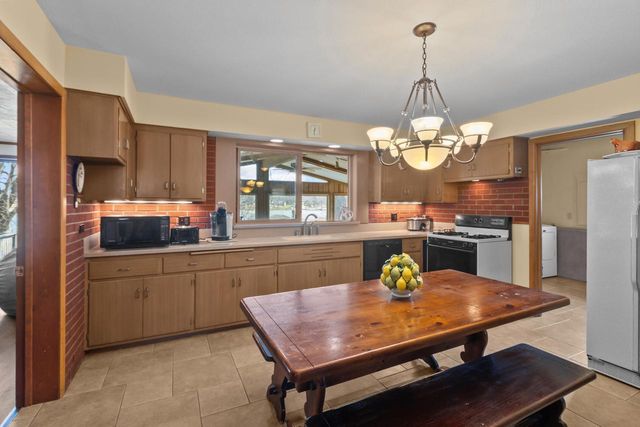 N1140 Tombeau ROAD, Genoa City, WI 53128