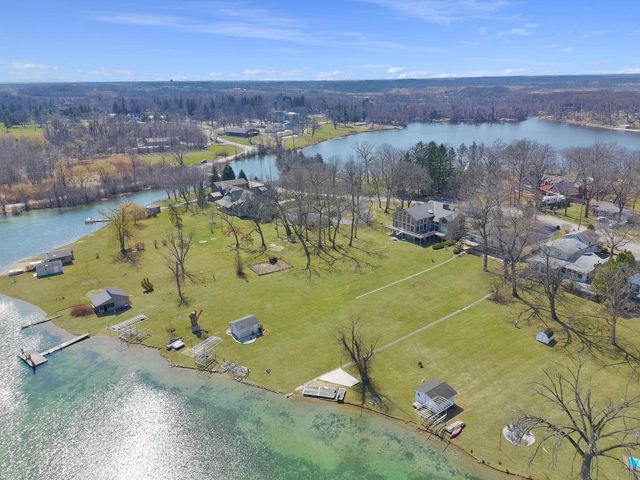 N1140 Tombeau ROAD, Genoa City, WI 53128