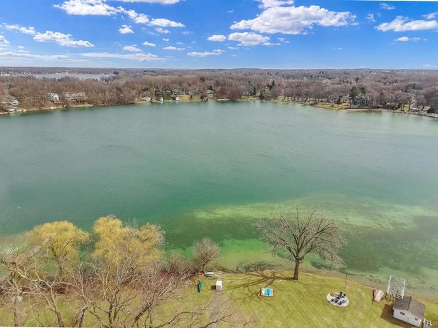 N1140 Tombeau ROAD, Genoa City, WI 53128