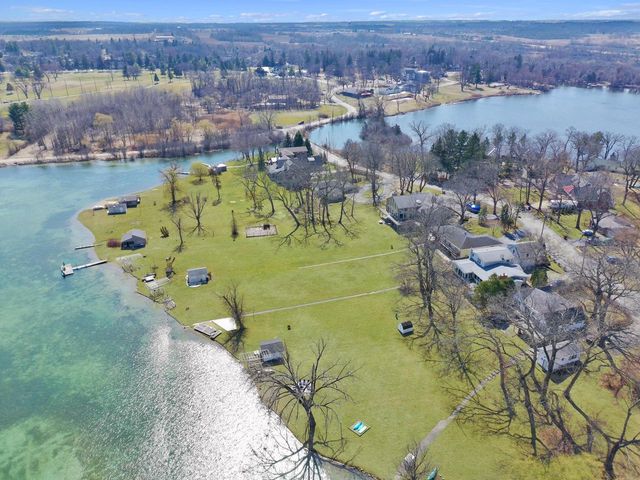 N1140 Tombeau ROAD, Genoa City, WI 53128