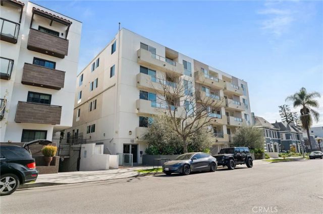 118 N Kings Rd 201, Los Angeles, CA 90048