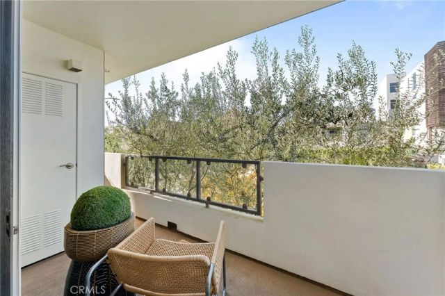 118 N Kings Rd 201, Los Angeles, CA 90048