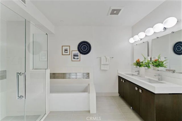 118 N Kings Rd 201, Los Angeles, CA 90048