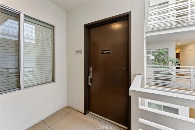 118 N Kings Rd 201, Los Angeles, CA 90048