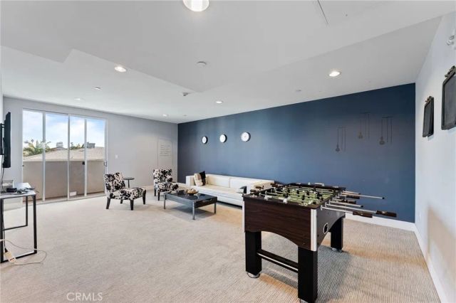 118 N Kings Rd 201, Los Angeles, CA 90048