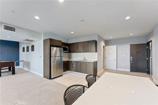 118 N Kings Rd 201, Los Angeles, CA 90048