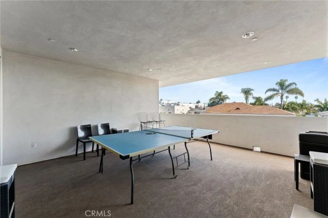 118 N Kings Rd 201, Los Angeles, CA 90048