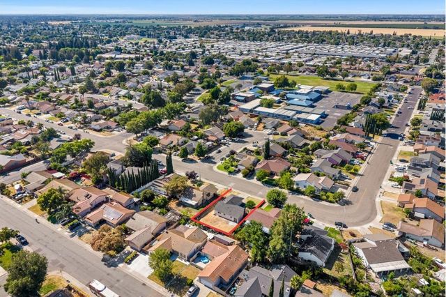 2212 Chambord Dr, Stockton, CA 95210