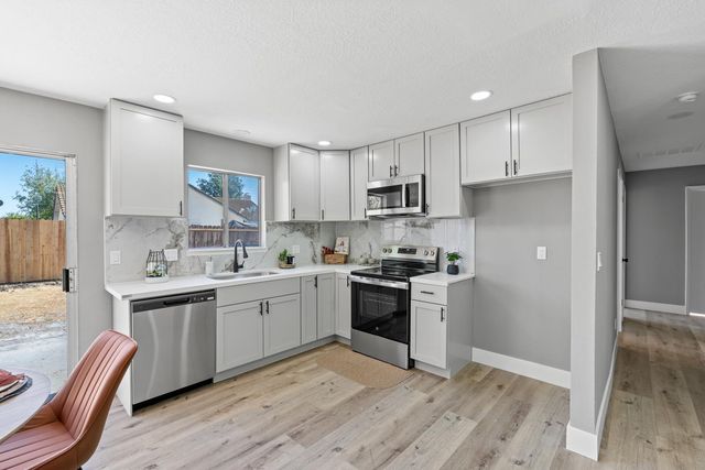 2212 Chambord Dr, Stockton, CA 95210