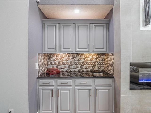 10 WINDRUSH COURT, Oldsmar, FL 34677