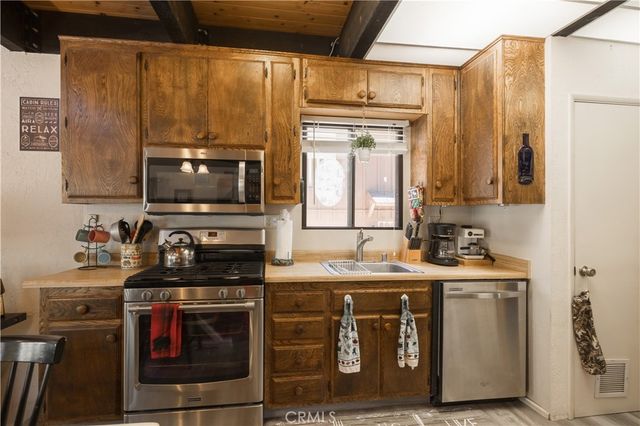 39945 Trail Of The Whispering Pines, Big Bear Lake, CA 92315