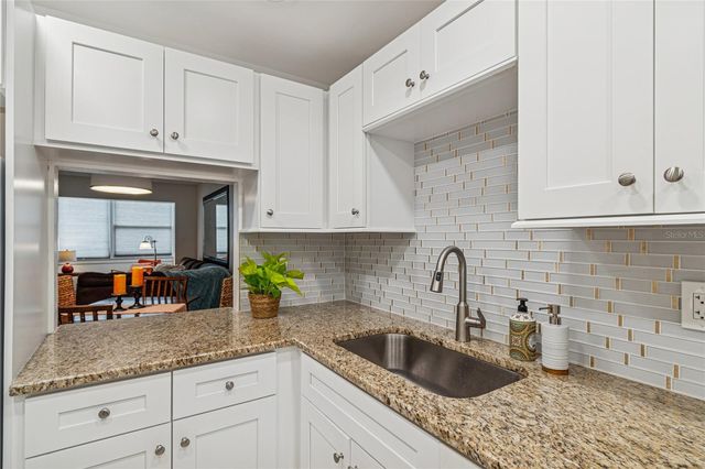 6800 20TH AVENUE N 107, St Petersburg, FL 33710