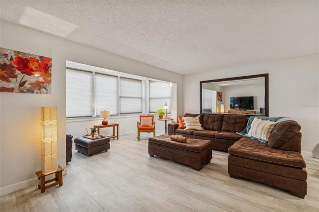 6800 20TH AVENUE N 107, St Petersburg, FL 33710