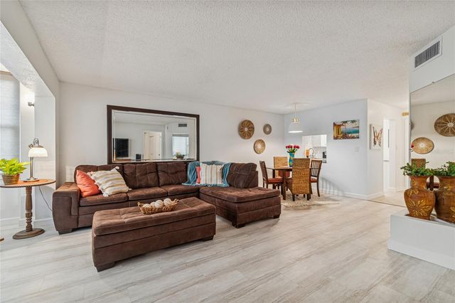 6800 20TH AVENUE N 107, St Petersburg, FL 33710