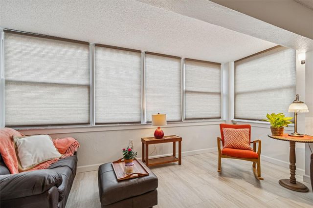 6800 20TH AVENUE N 107, St Petersburg, FL 33710