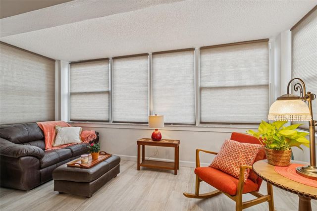 6800 20TH AVENUE N 107, St Petersburg, FL 33710