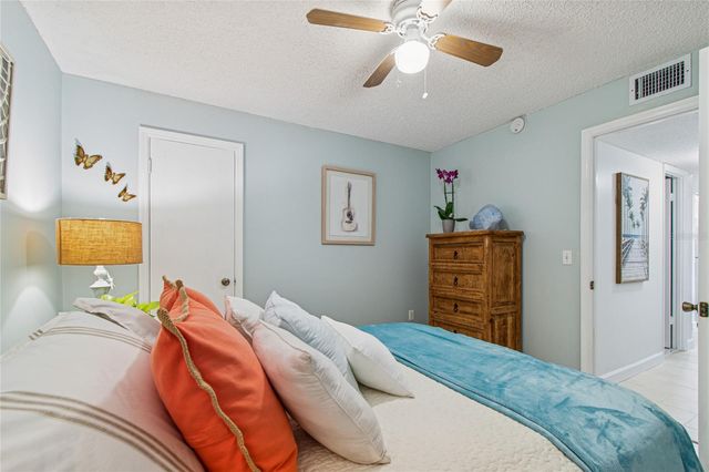 6800 20TH AVENUE N 107, St Petersburg, FL 33710