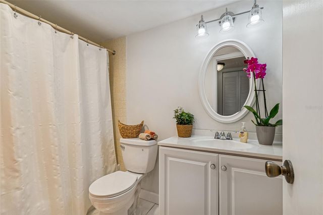 6800 20TH AVENUE N 107, St Petersburg, FL 33710