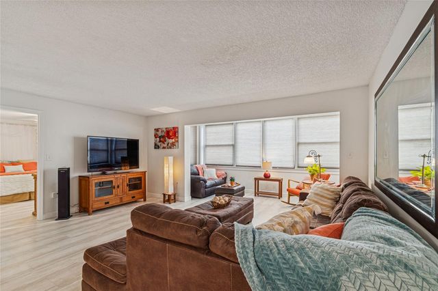 6800 20TH AVENUE N 107, St Petersburg, FL 33710