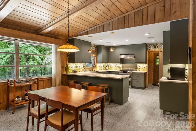 1916 Fair Forest Drive, Matthews, NC 28105