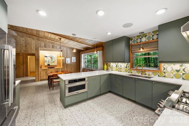 1916 Fair Forest Drive, Matthews, NC 28105