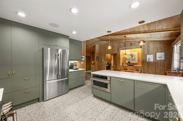 1916 Fair Forest Drive, Matthews, NC 28105