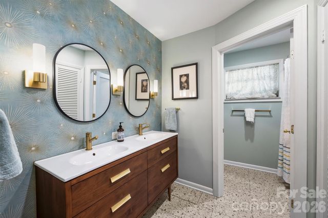 1916 Fair Forest Drive, Matthews, NC 28105