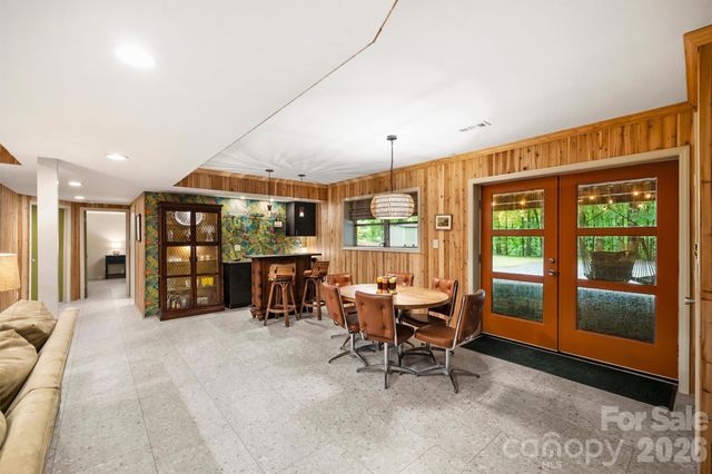1916 Fair Forest Drive, Matthews, NC 28105