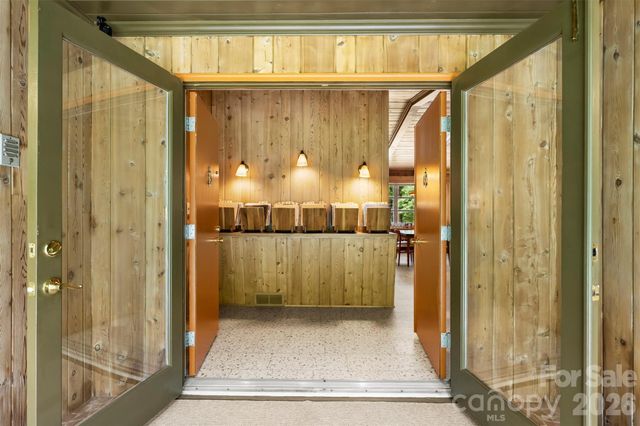 1916 Fair Forest Drive, Matthews, NC 28105