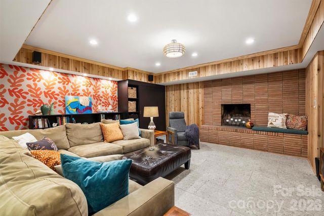1916 Fair Forest Drive, Matthews, NC 28105