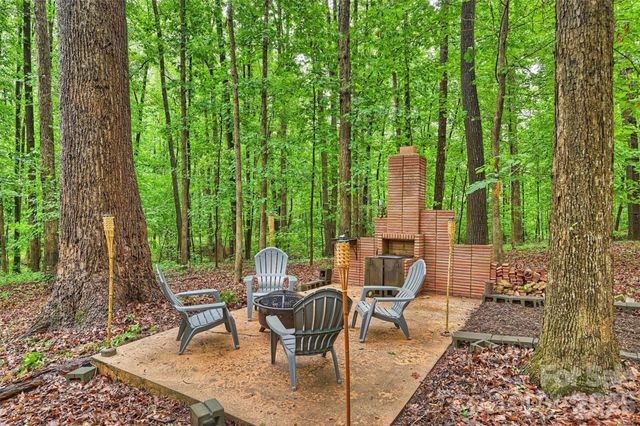 1916 Fair Forest Drive, Matthews, NC 28105