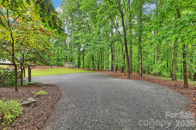1916 Fair Forest Drive, Matthews, NC 28105