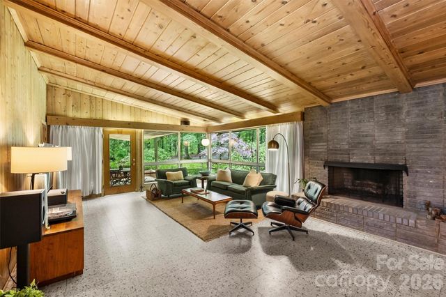 1916 Fair Forest Drive, Matthews, NC 28105