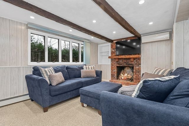 254 Daniels St, Franklin, MA 02038