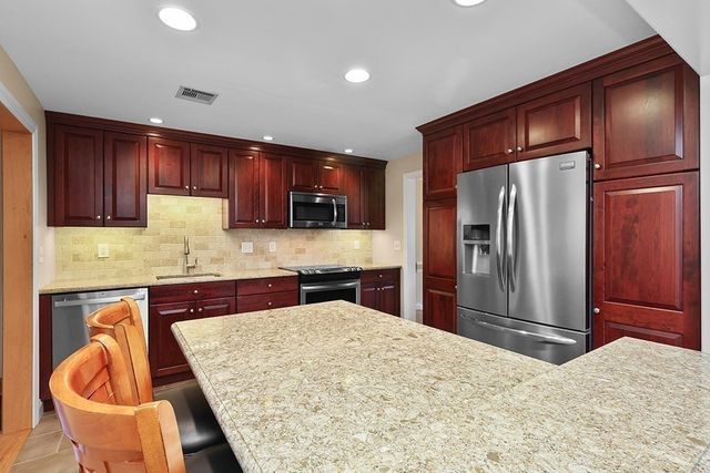 254 Daniels St, Franklin, MA 02038