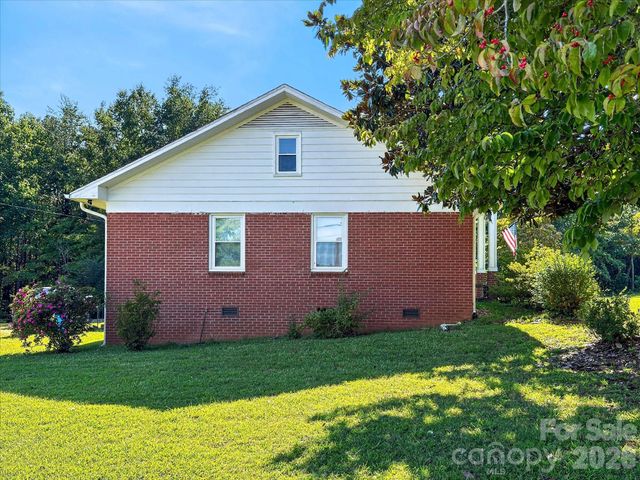 159 W Mountain Street, Rutherfordton, NC 28139