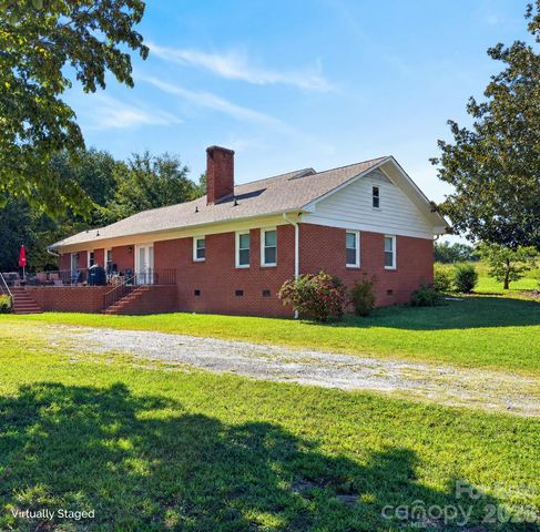 159 W Mountain Street, Rutherfordton, NC 28139