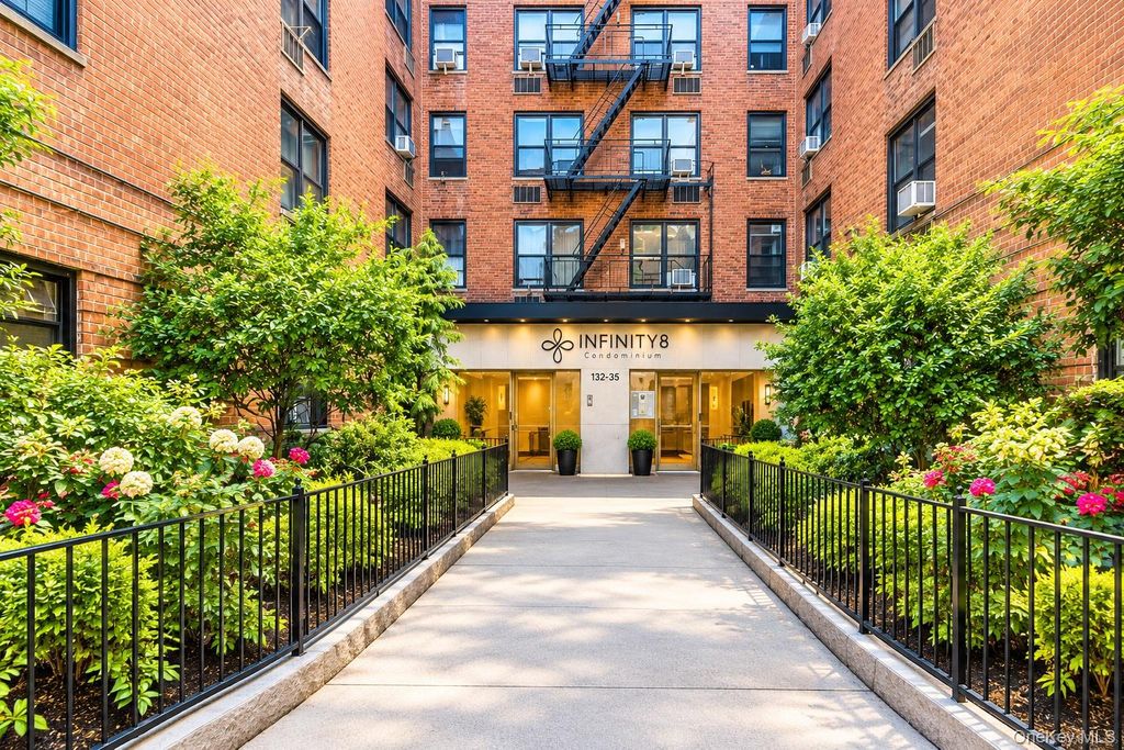 132-35 Sanford Avenue 5R, Flushing, NY 11355 — exterior