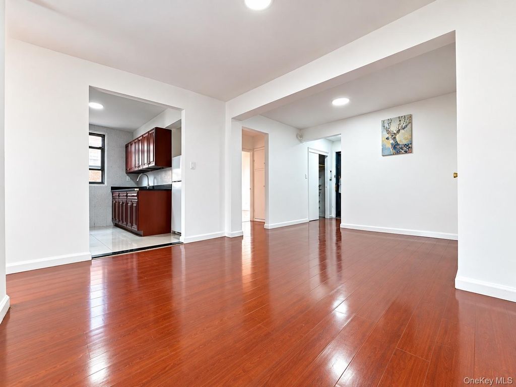 132-35 Sanford Avenue 5R, Flushing, NY 11355 — photo 2