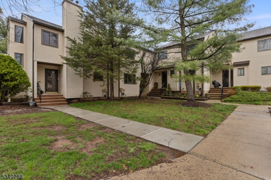 14 Cedar Ct, Raritan Twp., NJ 08822