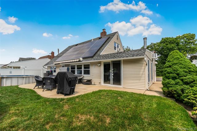 93 Duckpond Drive N, Wantagh, NY 11793