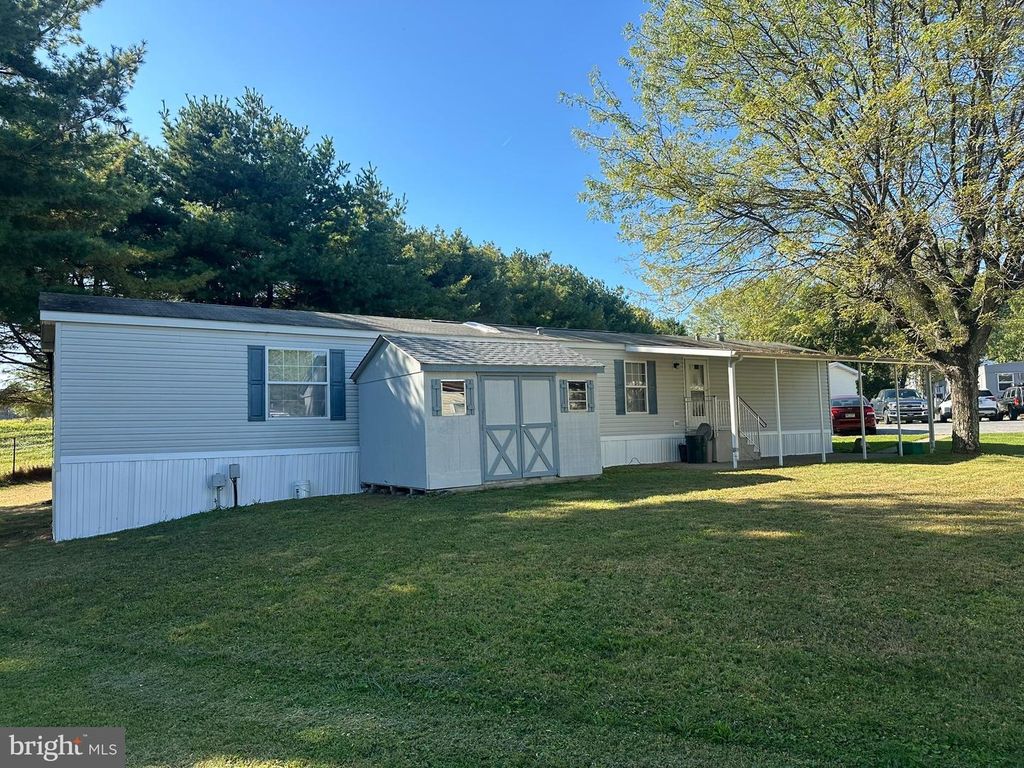 6246 JESSUP CT, Slatington, PA 18080
