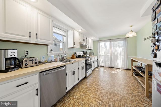 605 CIRCLE TER, Morton, PA 19070