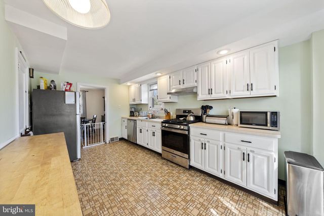 605 CIRCLE TER, Morton, PA 19070