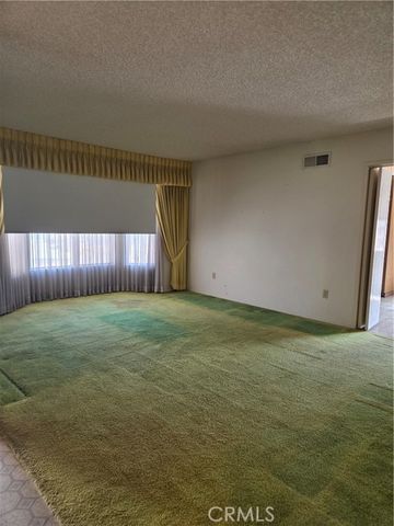 13877 Shablow Avenue, Sylmar (los Angeles), CA 91342