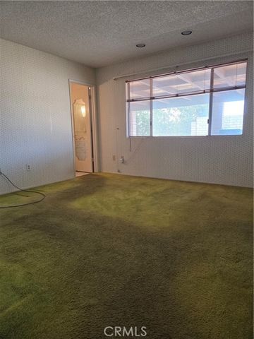 13877 Shablow Avenue, Sylmar (los Angeles), CA 91342