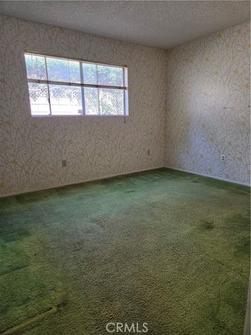 13877 Shablow Avenue, Sylmar (los Angeles), CA 91342