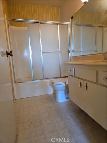 13877 Shablow Avenue, Sylmar (los Angeles), CA 91342