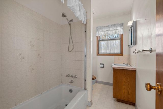 5251 Quebec Avenue N, New Hope, MN 55428